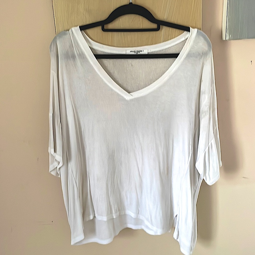 Ribbed white v neck tee shirt